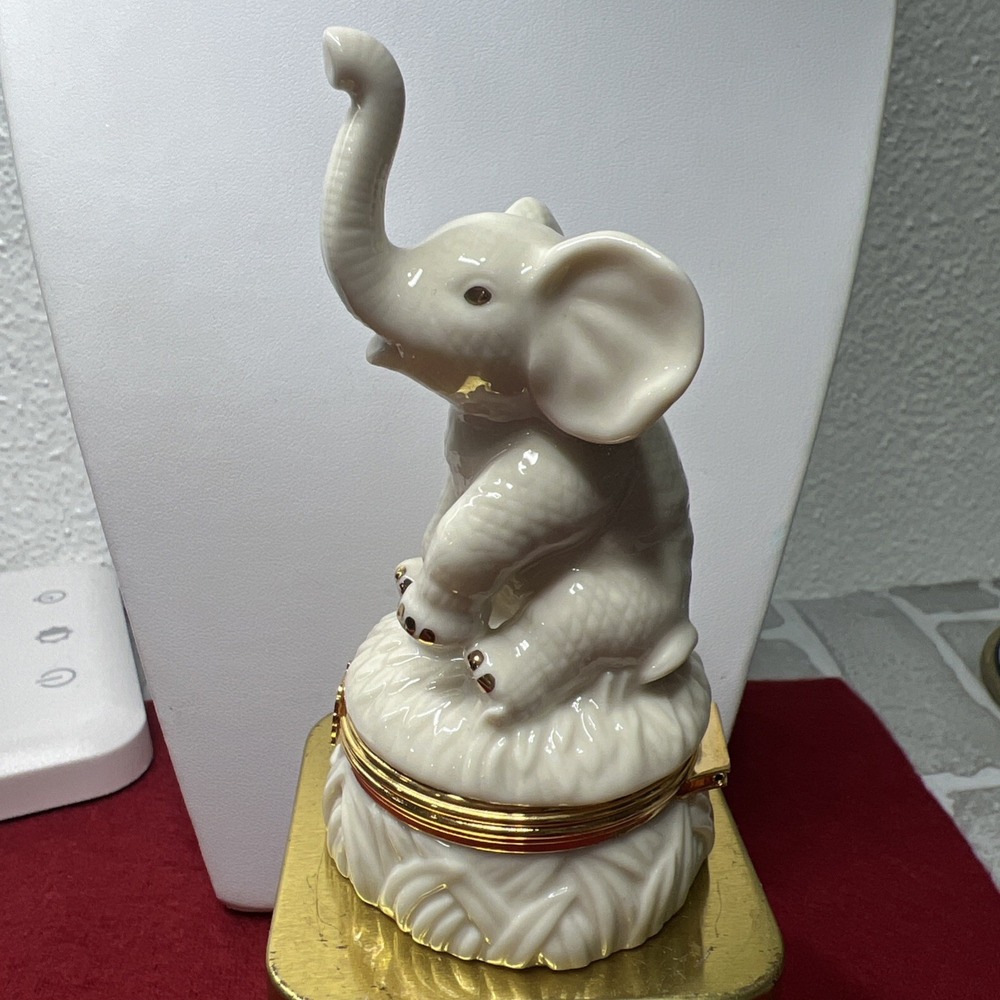 Lenox Treasures "Trunk Full of Wishes" Elephant Trinket Box Porcelain Gold Trim‎